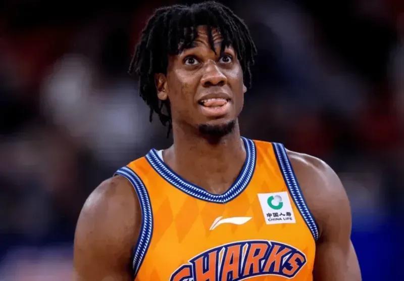 体育平台-卢伟就偷着乐吧！三大内线足以摧毁攻守，签白边成最佳引援！